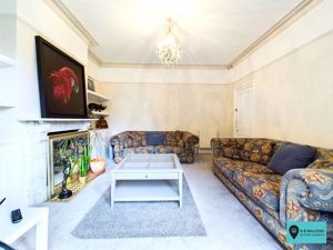 Living Room- click for photo gallery